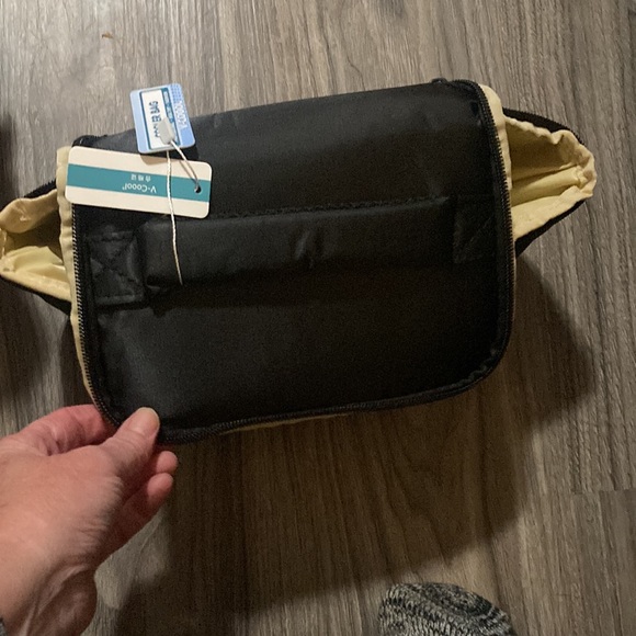 V-COOOL Breast Pump Tote Bag with Breastmilk Cooler Bag, Large - Picture 6 of 10